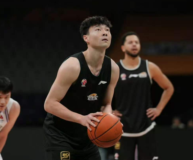 世界杯注册官网-辽宁男篮9分完胜！乌戈拿到2连胜，李晓旭爆发，俞泽辰12分