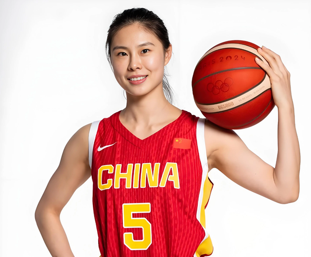 2026世界杯-王思雨替补出场，6投6中，砍下13分！中国女篮半场领先巴西13分