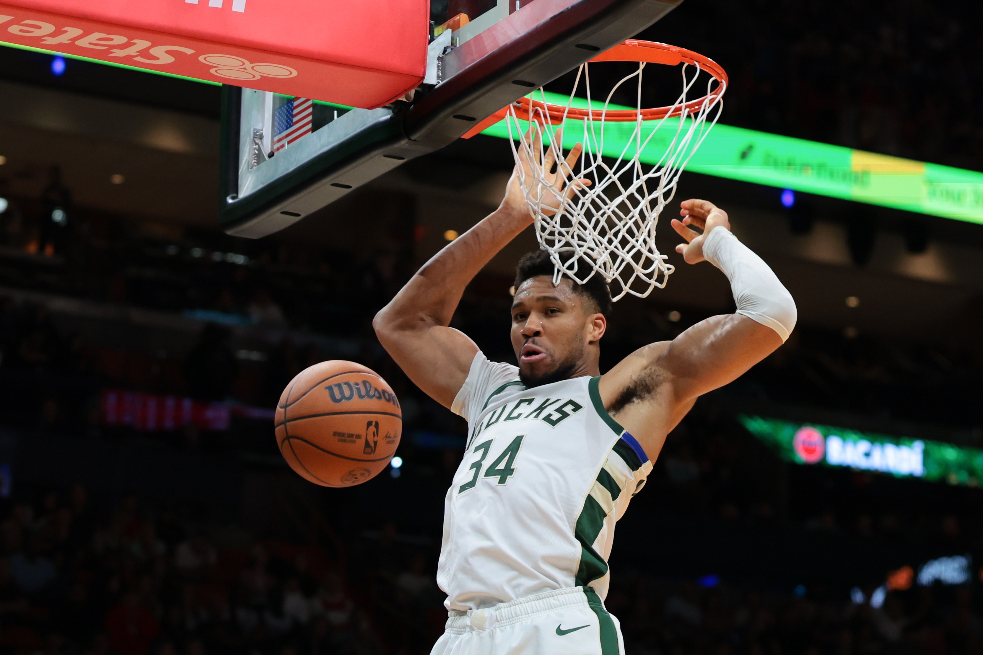 国际足联世界杯-NBA彩经：卡位战掘金击败湖人 黄蜂客场蜇伤马刺 快船轻取国王